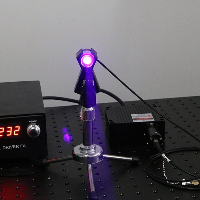 405nm 5000mW Láser de fibra acopladaAlto Voltaje Azul-Violet Laser Beam
